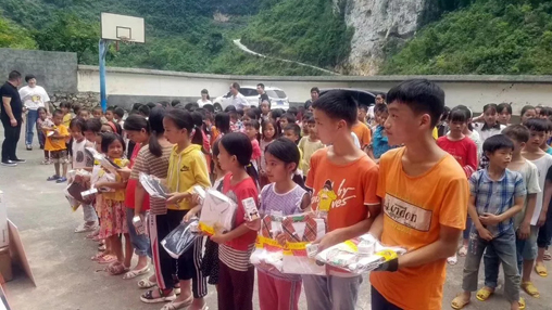 愛心回饋 · 筑夢教育 | 百裕集團(tuán)七 · 一黨建公益活動