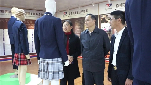 梧州市總工會(huì)黨組書記、常務(wù)副主席梁耀忠等領(lǐng)導(dǎo)蒞臨百裕調(diào)研指導(dǎo)