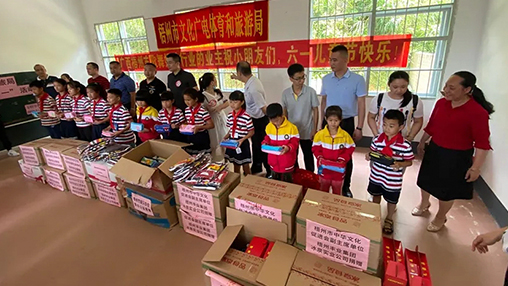 愛心回饋 筑夢教育 | 百裕集團(tuán)以行動助力公益，點(diǎn)亮童真夢想！