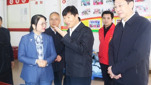 廣西壯族自治區(qū)黨委委員、常委、副書記劉小明蒞臨百裕集團環(huán)江車間調研