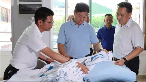 梧州市市委常委、統(tǒng)戰(zhàn)部部長(zhǎng)何世恰蒞臨百裕集團(tuán)調(diào)研指導(dǎo)