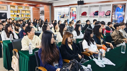 廣西職業(yè)師范學(xué)院2023級(jí)傳播學(xué)專(zhuān)業(yè)學(xué)生赴百裕集團(tuán)開(kāi)展校外見(jiàn)習(xí)活動(dòng)